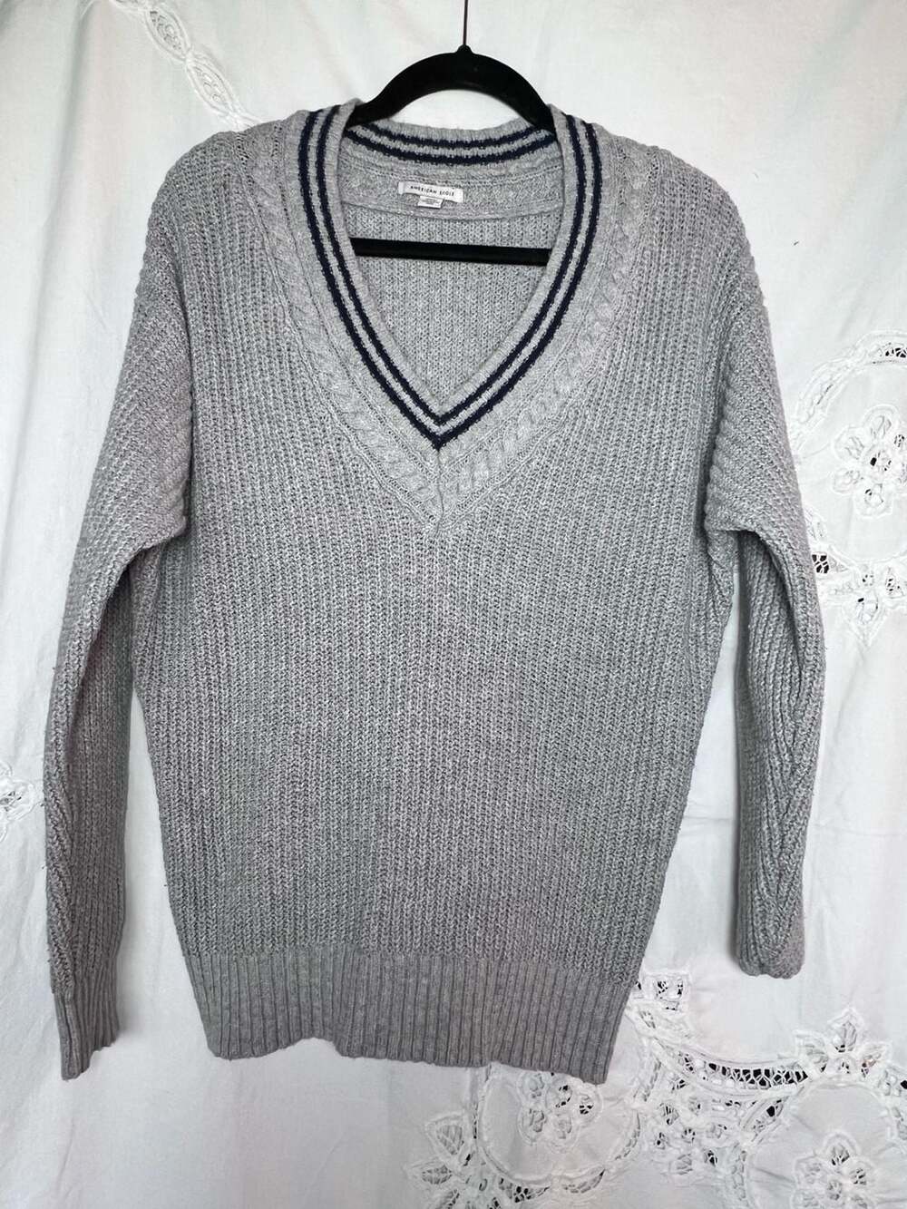 American Eagle Size M Gray V-Neck Varsity Cable Knit Sweater